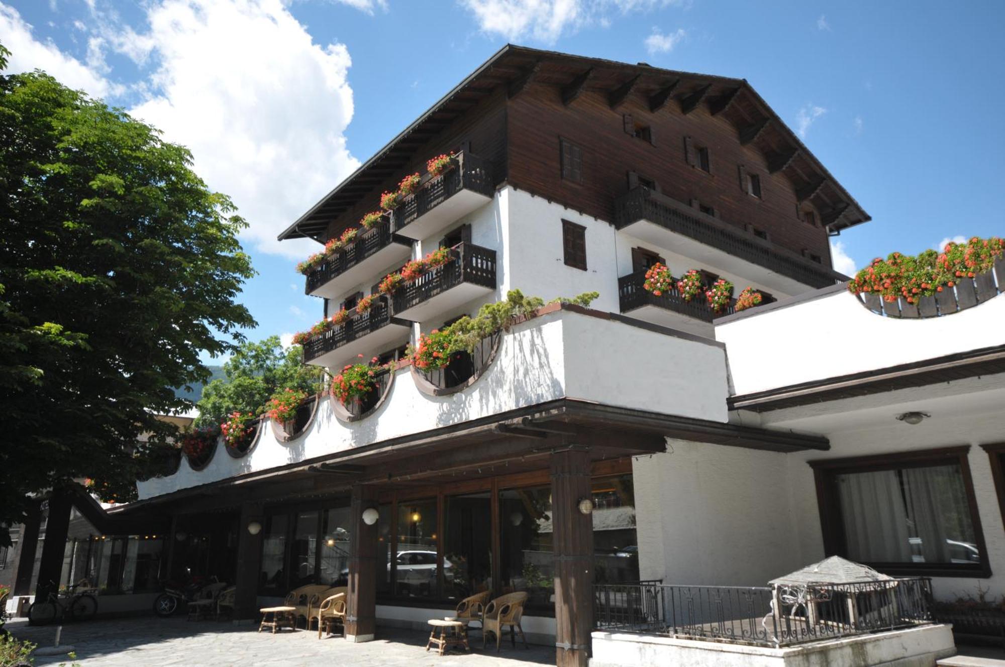 Hotel Nazionale Bormio Exterior photo